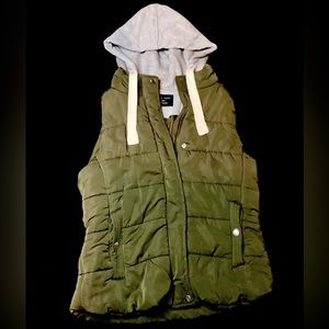 Women’s Large Olive Green puffer vest with gray hood